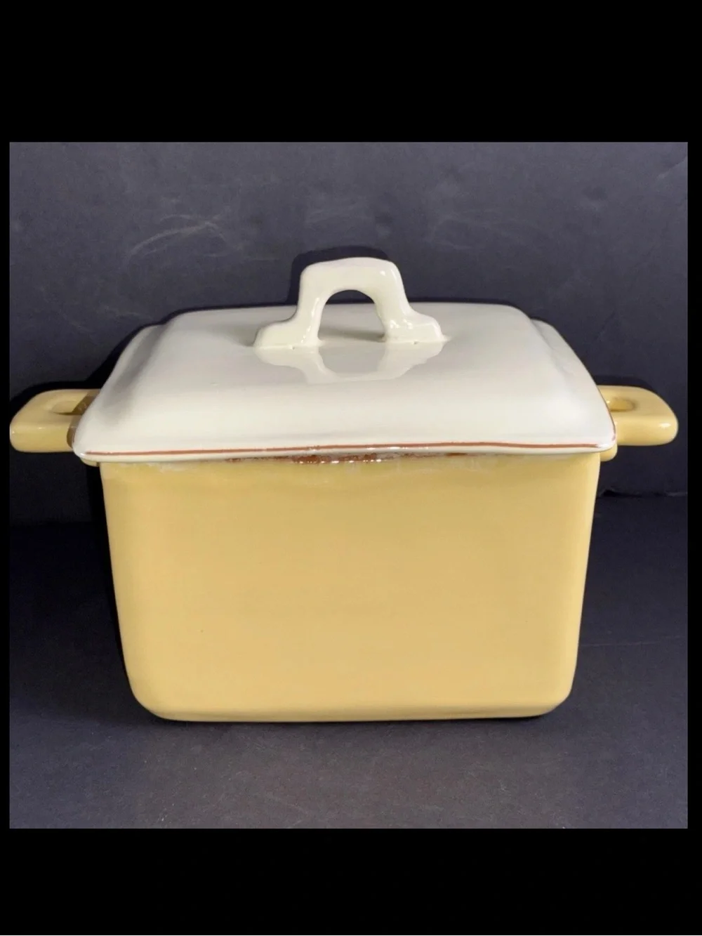 Vietri Cucina Fresca Casserole & Lid 1.75 Quart Square Cream Saffron